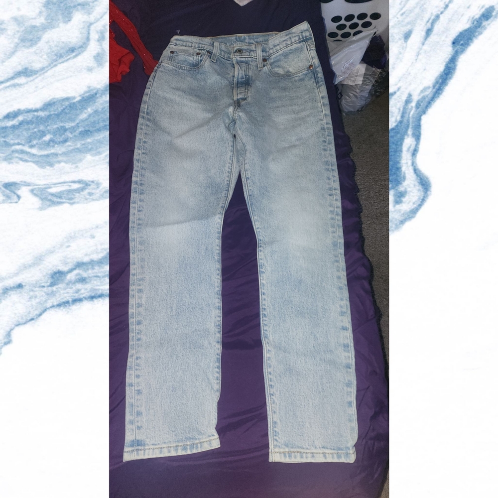 Women’s Straight Light Wash Jeans - Classic Everyday Fit